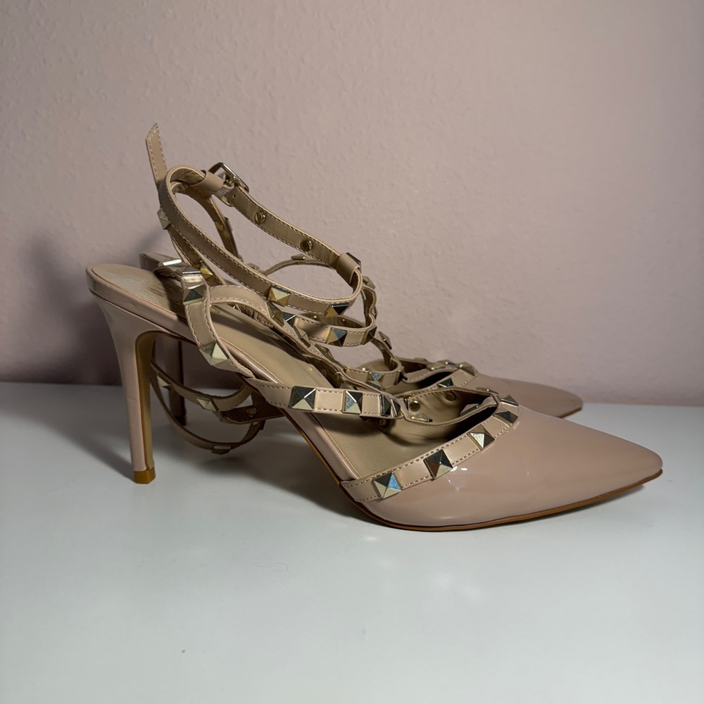 Rockstud Inspired Nude Heel Size 11